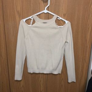 Open shoulder longsleeve